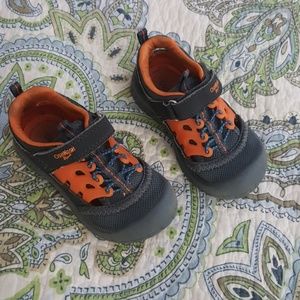 Boys size 7 osh kosh sneaker/sandals